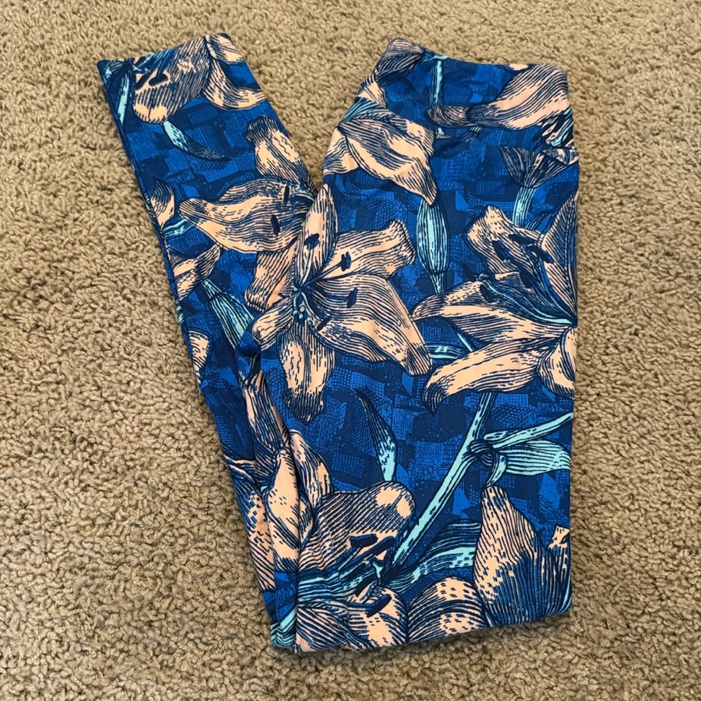 Lularoe Easter Lily Leggings OS